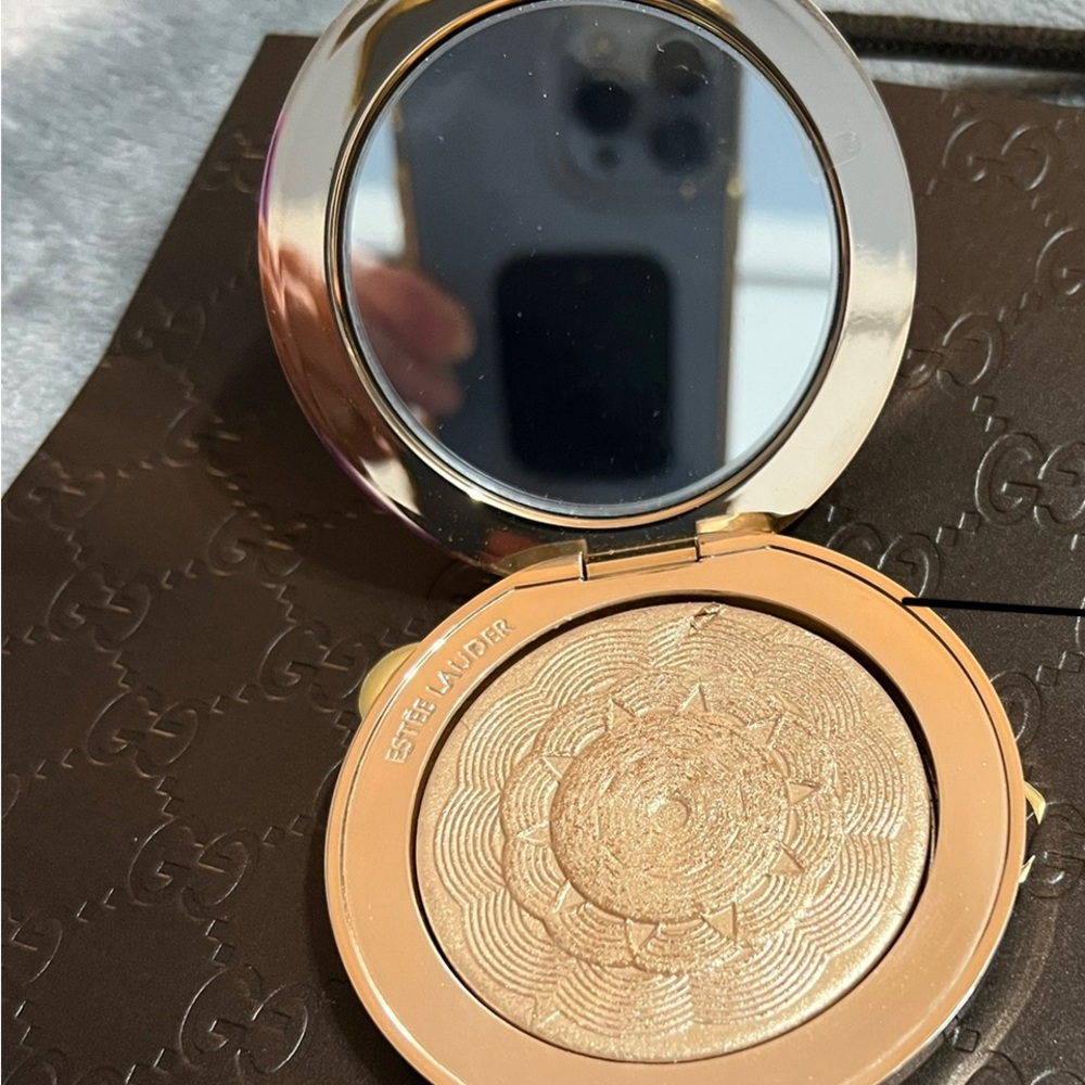 Heatwave 01 Bronze Goddess Highlighting
Powder Gelee - Estée Lauder